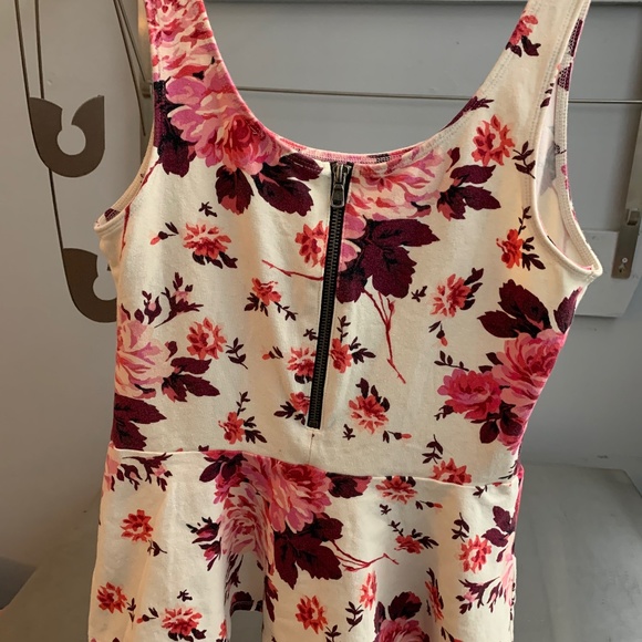 Express Floral Peplum Shirt - Picture 7 of 7